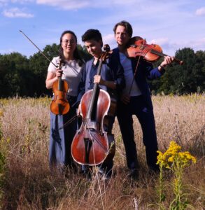 Het Nussentrio bestaand uit violist Monet Twisk, cellist Héloïse Godefroi en altviolist Roald van Os