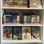 Diverse artikelen, zoals puzzel, notitieboeken, setje wenskaarten, magneten, etc.