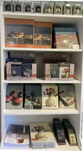 Diverse artikelen, zoals puzzel, notitieboeken, setje wenskaarten, magneten, etc.